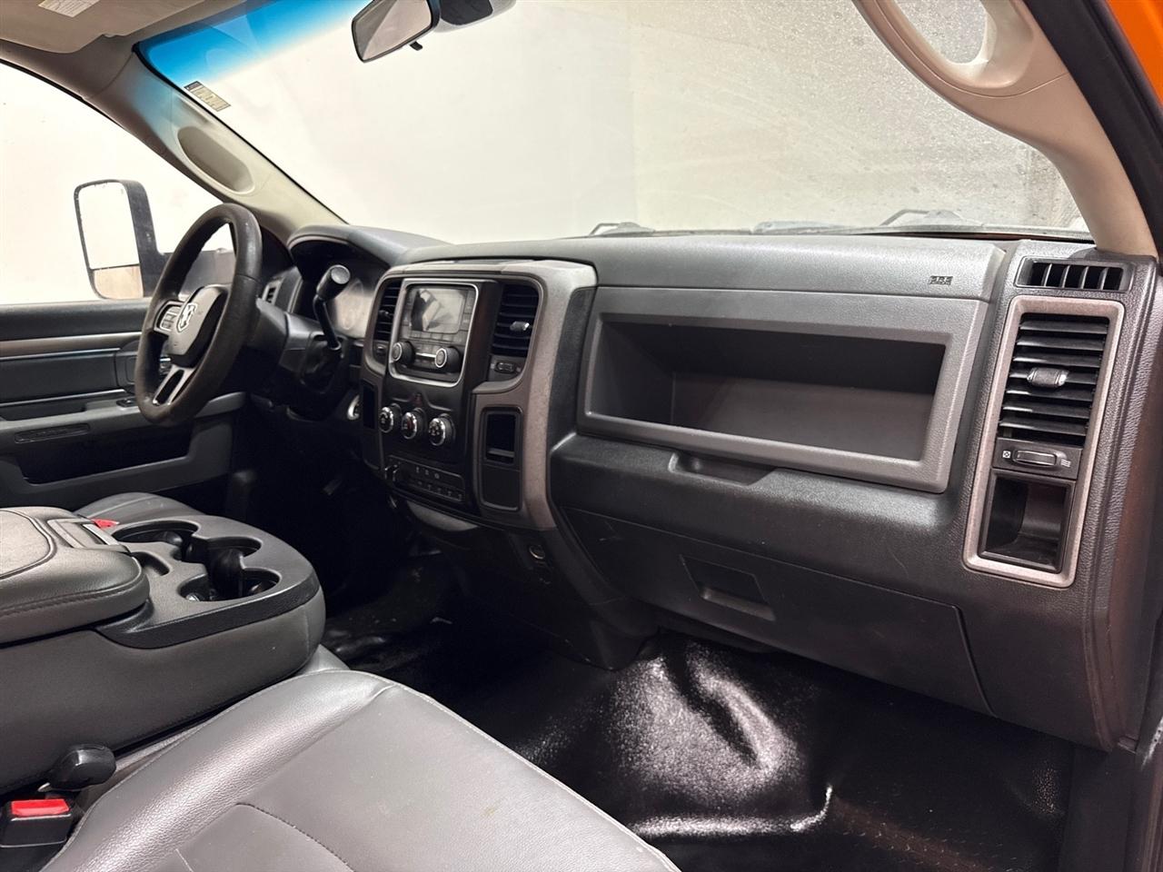 RAM 3500 Regular Cab 2WD LWB DRW 2017