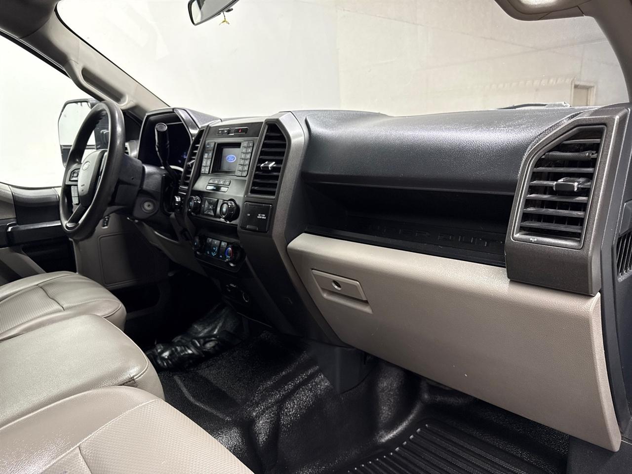 Ford F-350 SD XL Crew Cab Long Bed DRW 4WD 2022