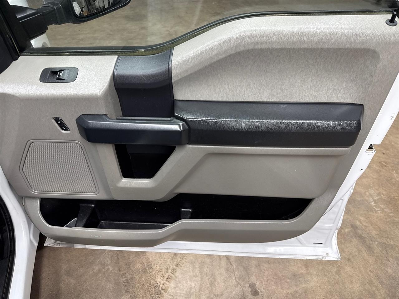 Ford F-350 SD XL Crew Cab Long Bed DRW 4WD 2022