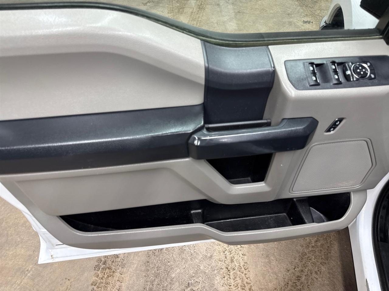 Ford F-350 SD XL Crew Cab Long Bed DRW 4WD 2022