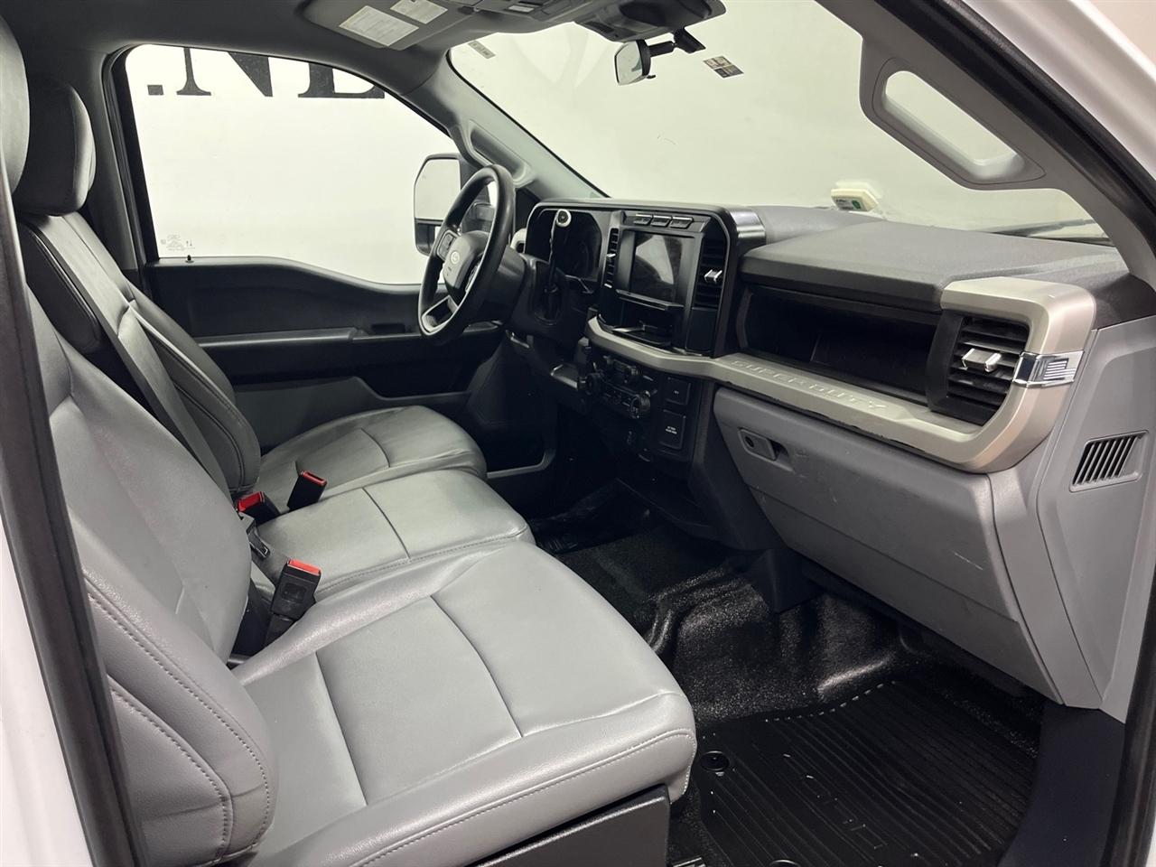 Ford F-550 Crew Cab DRW 4WD 2024