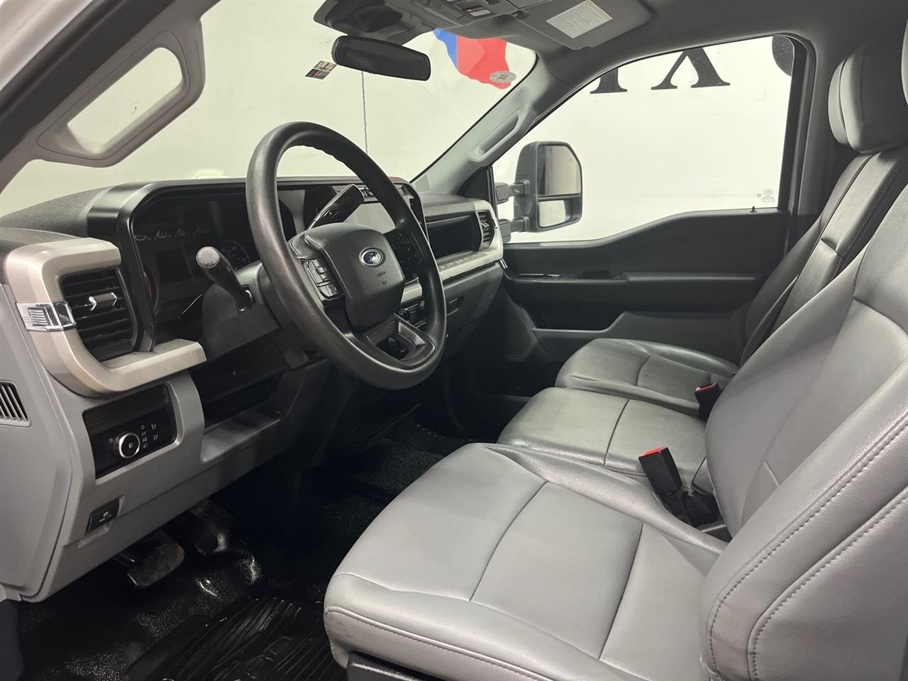 Ford F-550 Crew Cab DRW 4WD 2024