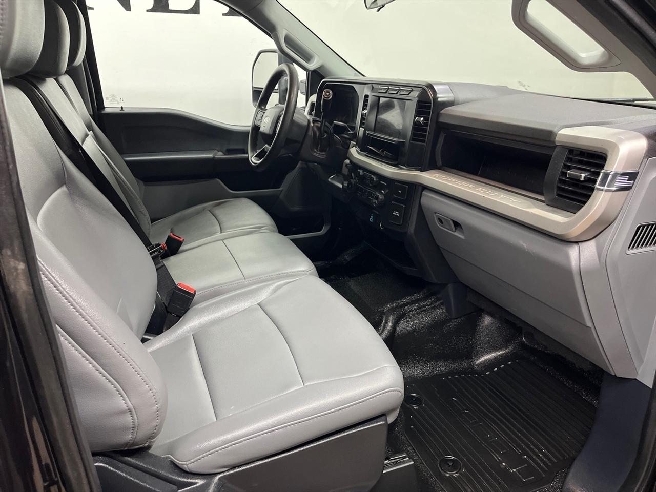 Ford F-550 Crew Cab DRW 4WD 2024