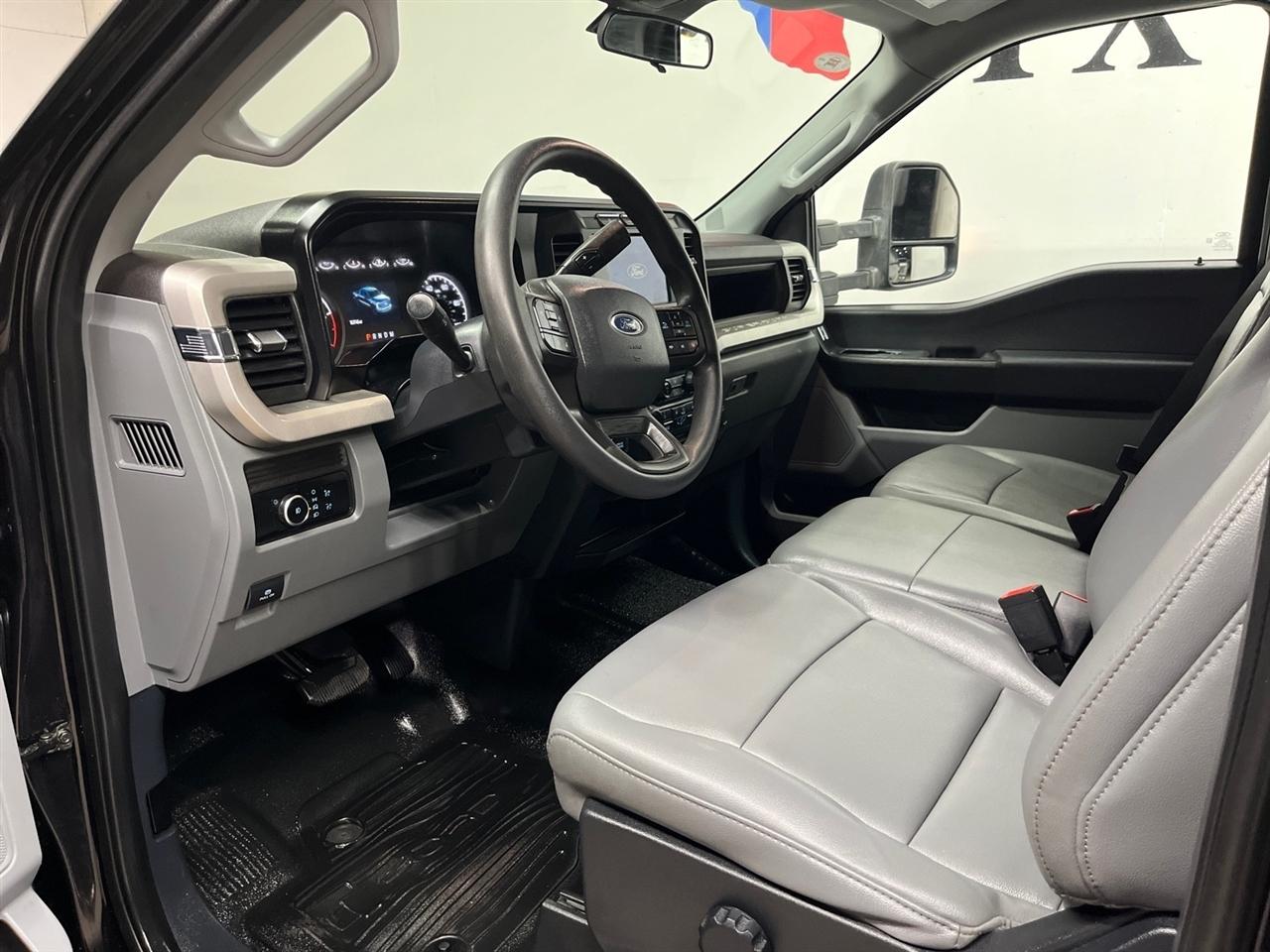 Ford F-550 Crew Cab DRW 4WD 2024