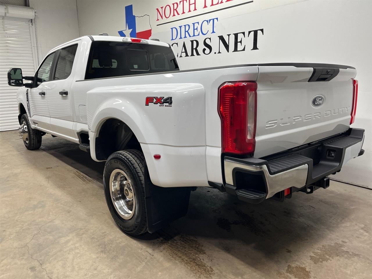Ford F-350 SD Platinum Crew Cab Long Box 4WD DRW 2023