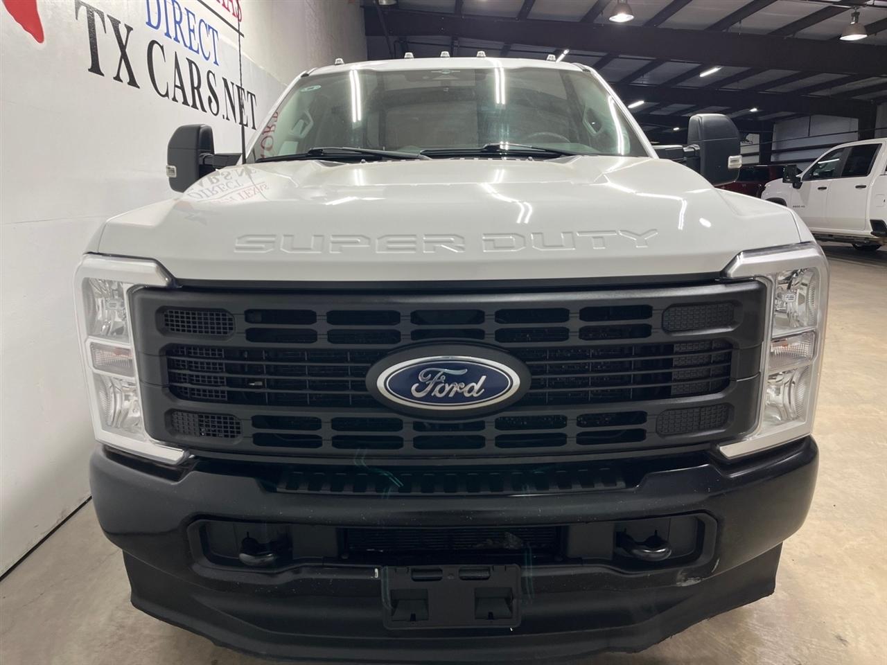 Ford F-350 SD Platinum Crew Cab Long Box 4WD DRW 2023