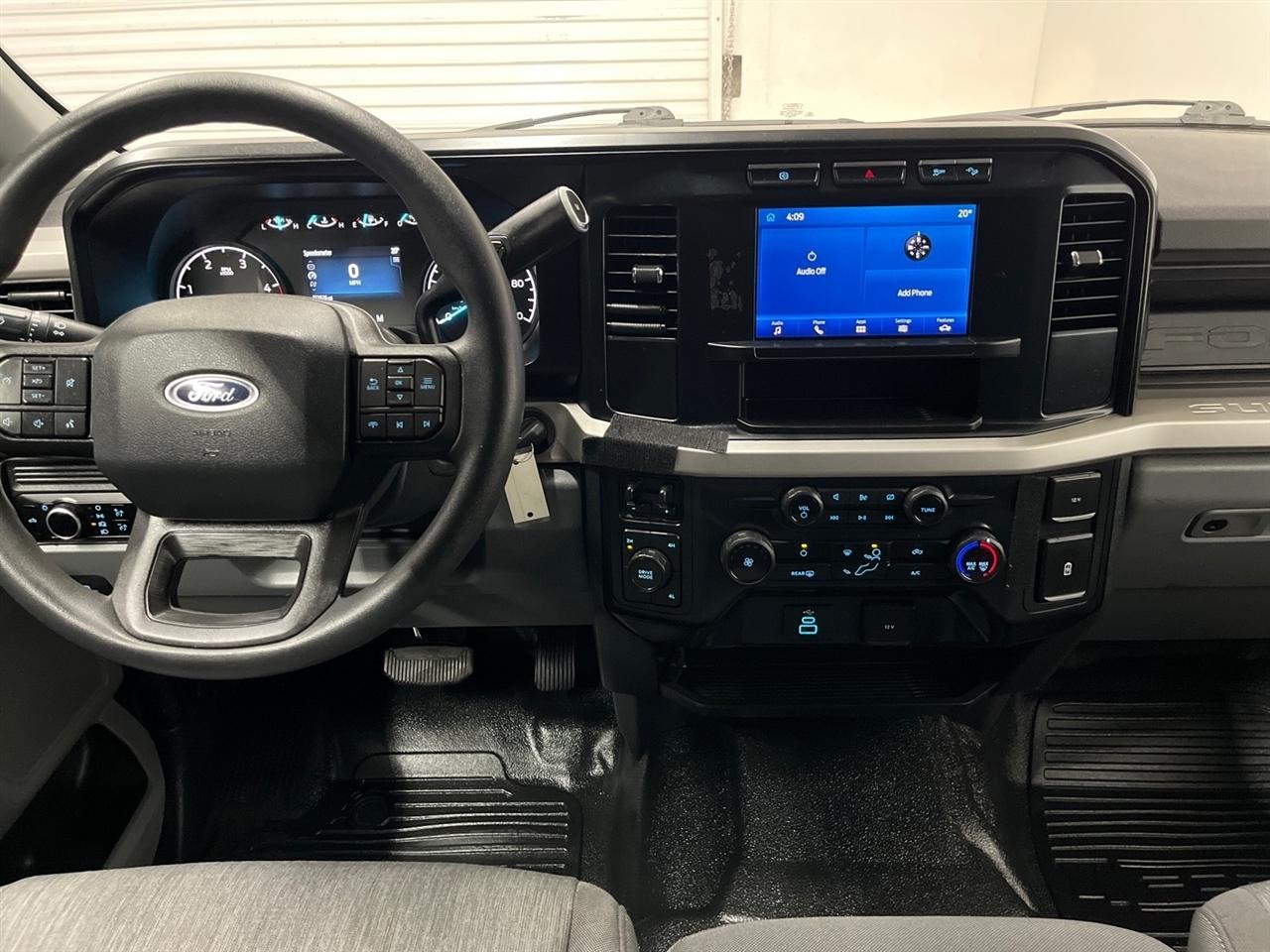 Ford F-350 SD Platinum Crew Cab Long Box 4WD DRW 2023