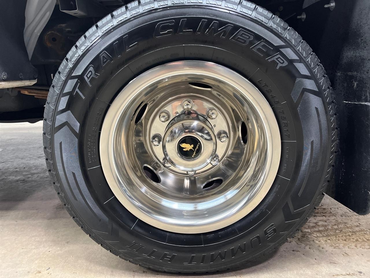 Ford F-350 SD Platinum Crew Cab Long Box 4WD DRW 2023