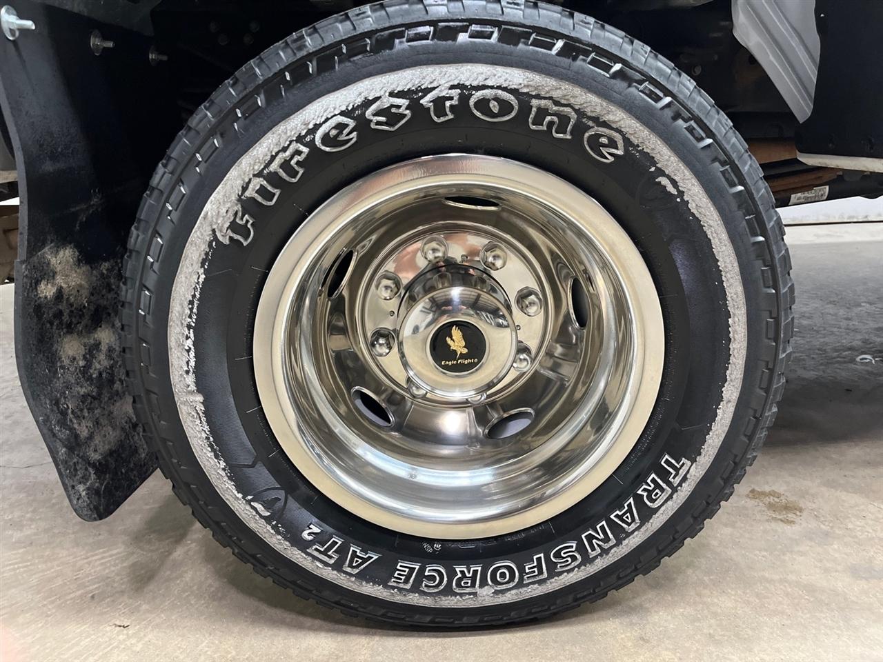 Ford F-350 SD Platinum Crew Cab Long Box 4WD DRW 2023