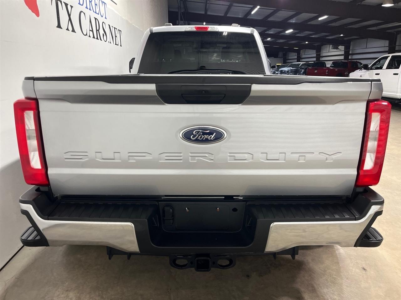 Ford F-350 SD XLT Crew Cab Long Bed DRW 4WD 2024