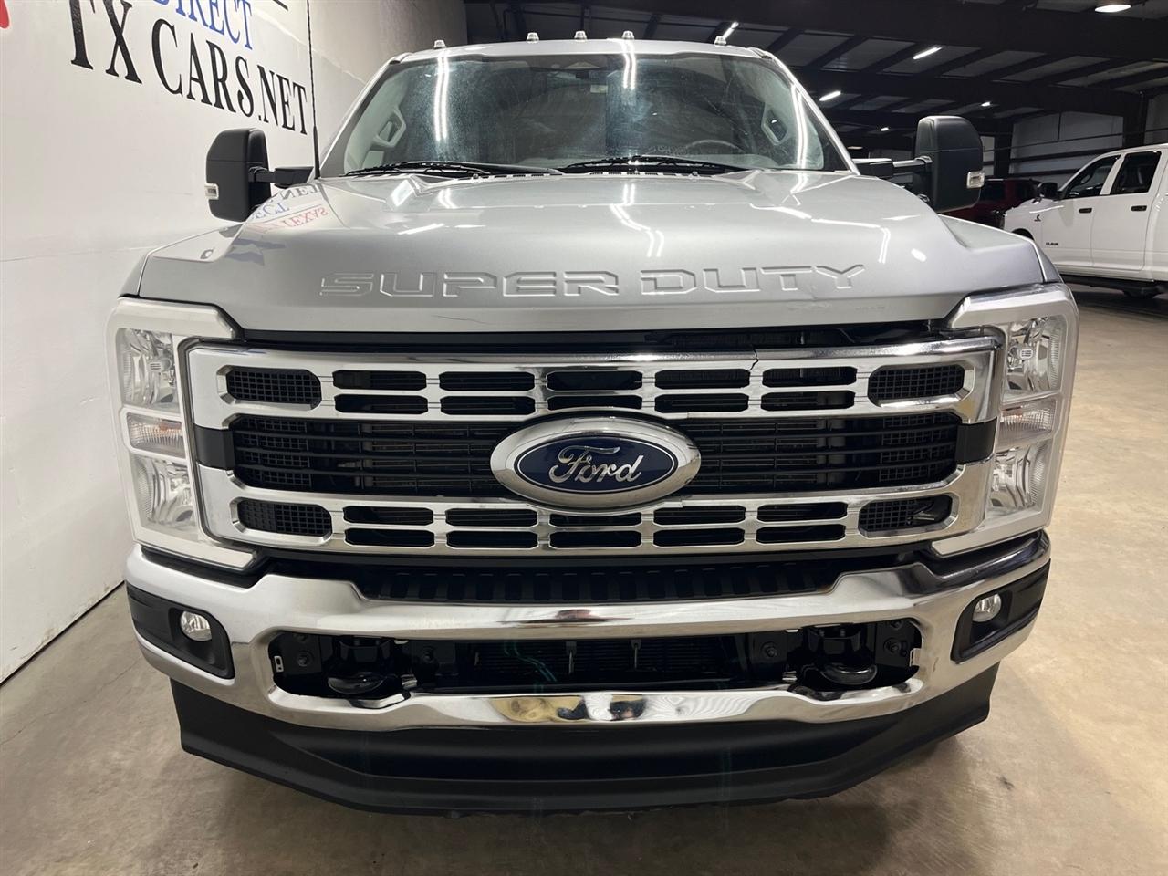 Ford F-350 SD XLT Crew Cab Long Bed DRW 4WD 2024