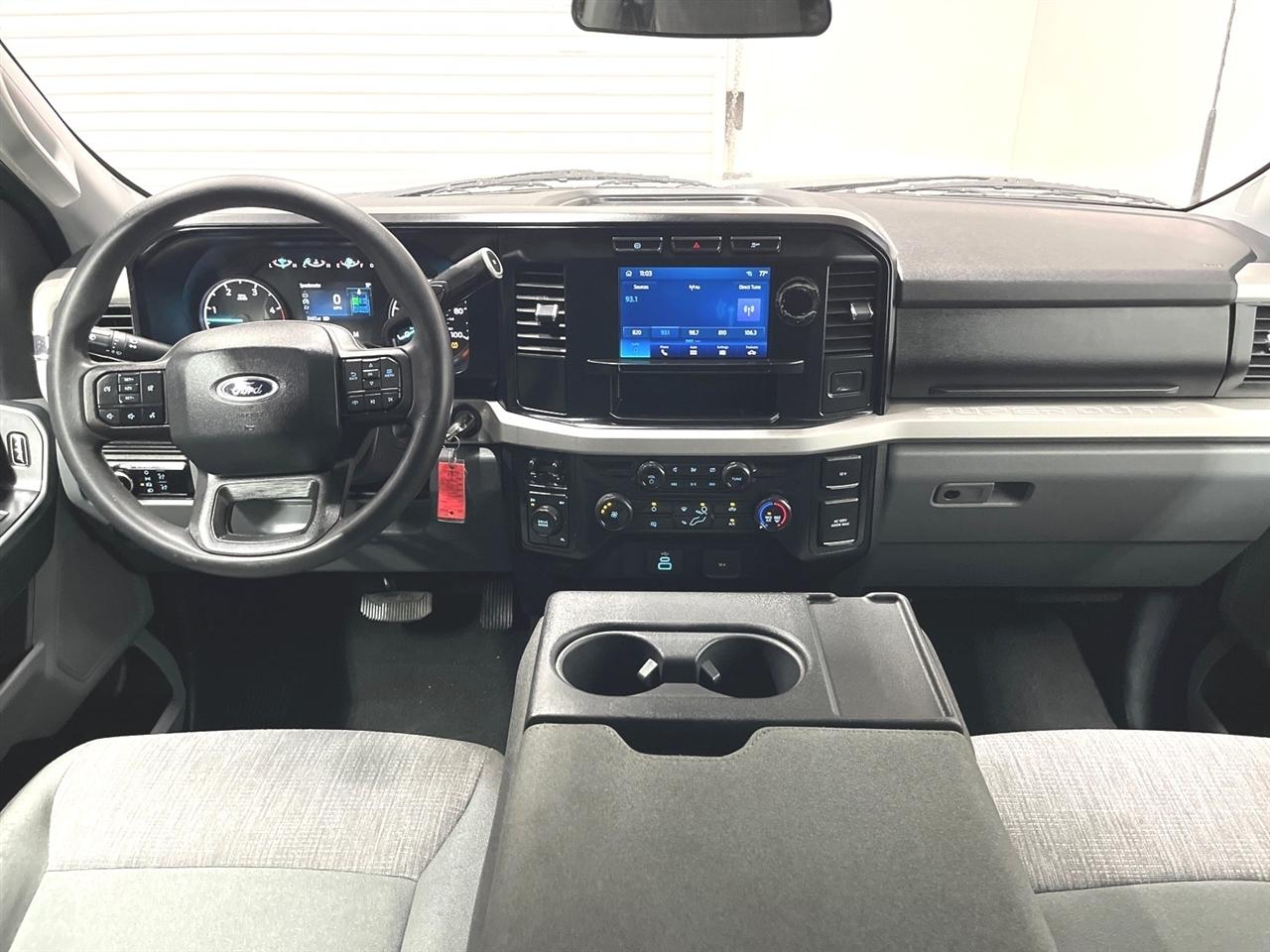 Ford F-350 SD XLT Crew Cab Long Bed DRW 4WD 2024