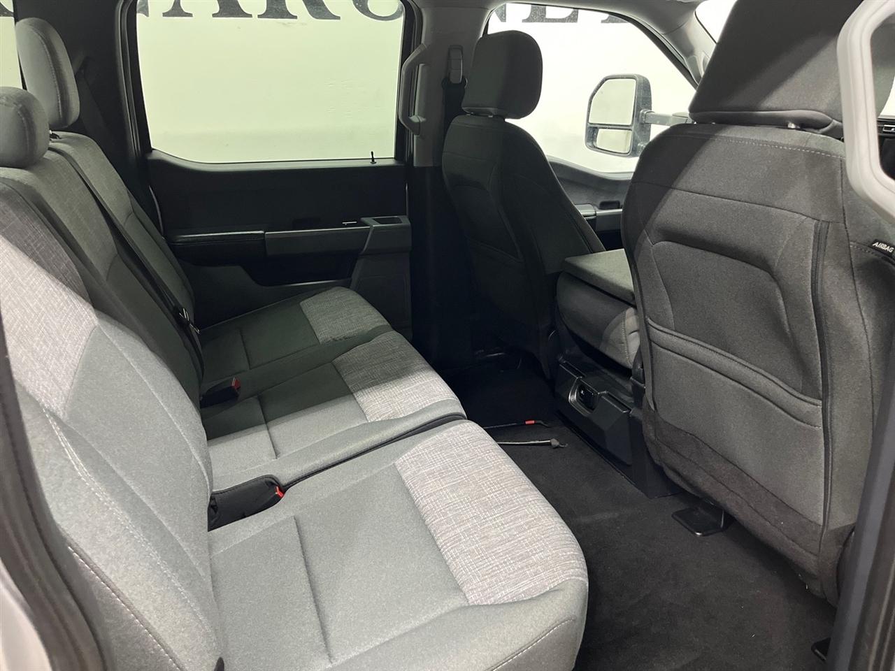 Ford F-350 SD XLT Crew Cab Long Bed DRW 4WD 2024
