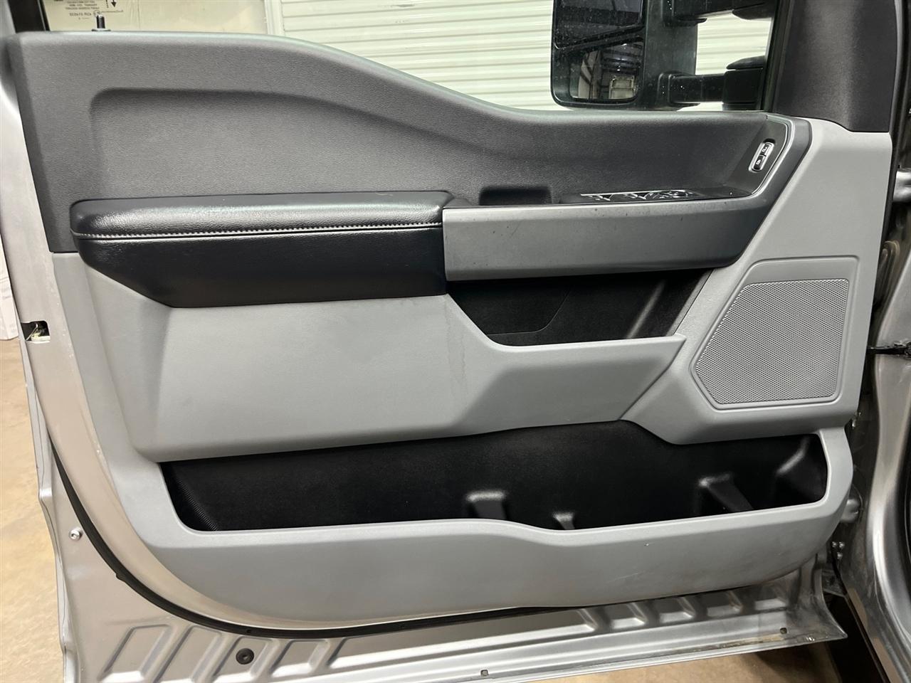 Ford F-350 SD XLT Crew Cab Long Bed DRW 4WD 2024