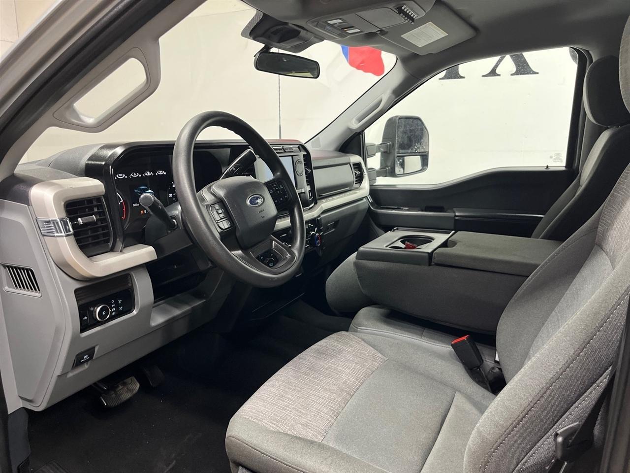 Ford F-350 SD XLT Crew Cab Long Bed DRW 4WD 2024
