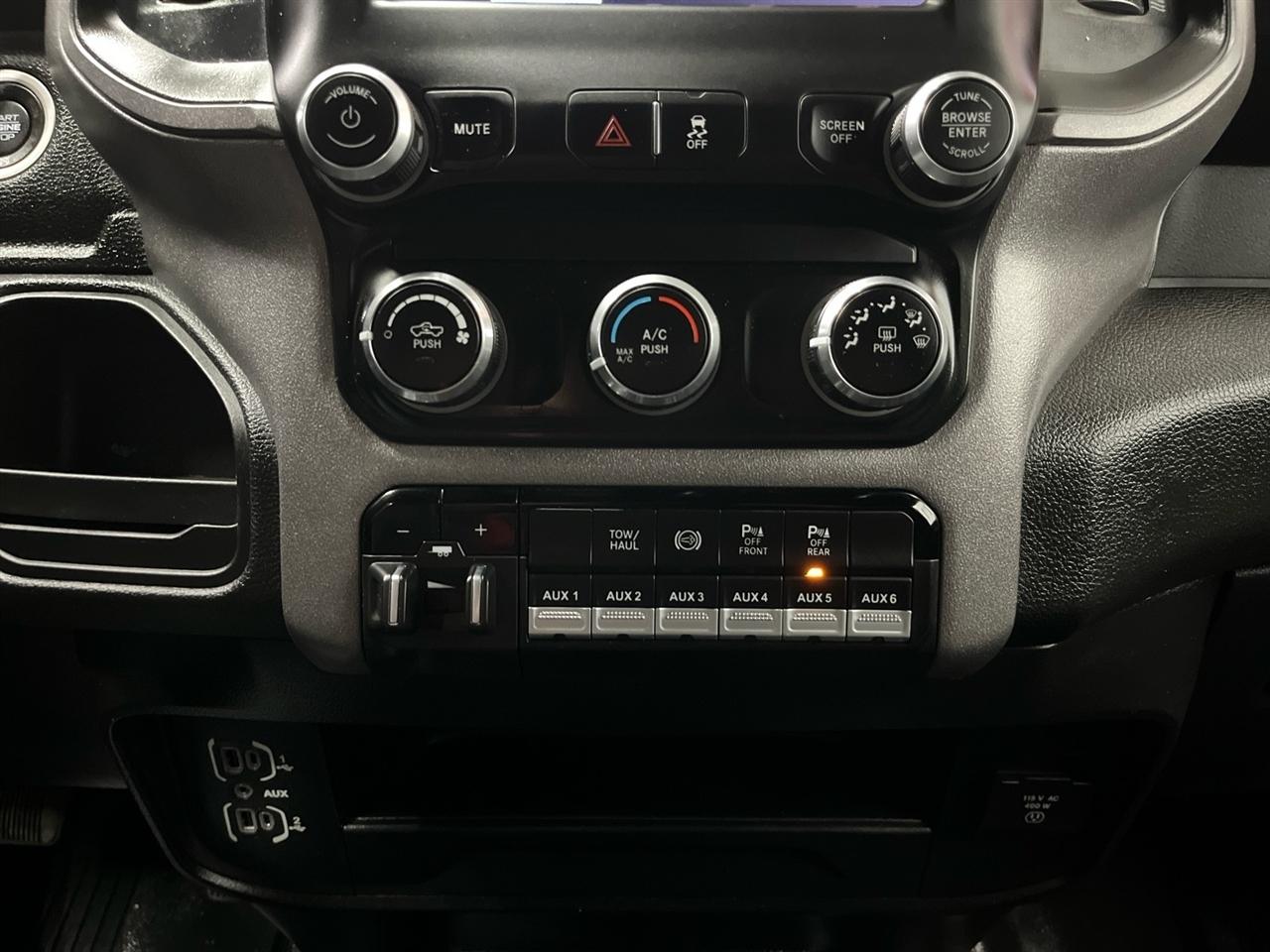 RAM 3500 Tradesman Crew Cab 4WD DRW 2023