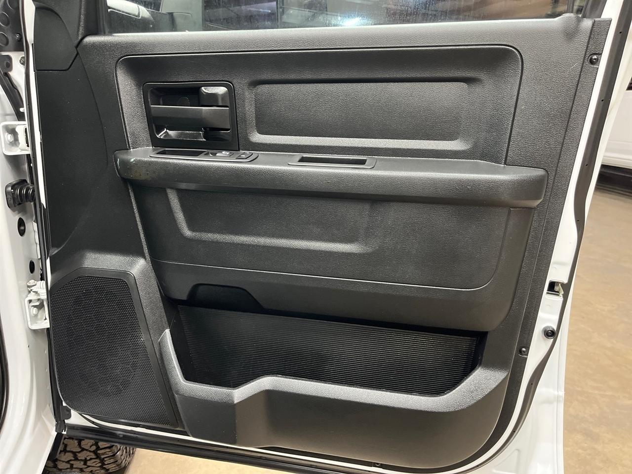 RAM 3500 Tradesman Crew Cab 4WD DRW 2023