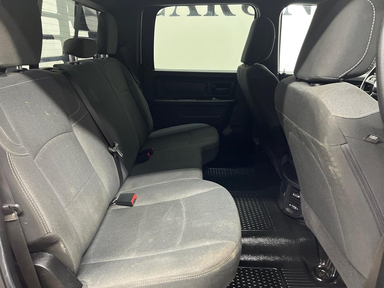 RAM 3500 Tradesman Crew Cab 4WD DRW 2023