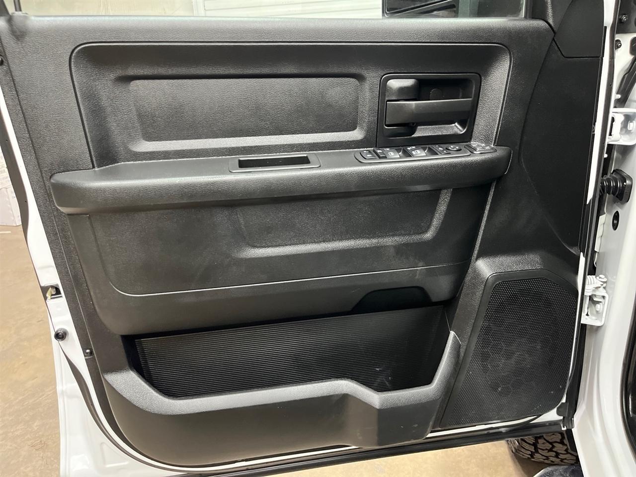 RAM 3500 Tradesman Crew Cab 4WD DRW 2023