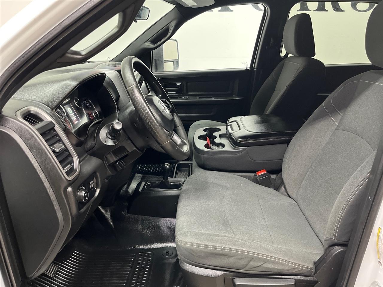 RAM 3500 Tradesman Crew Cab 4WD DRW 2023