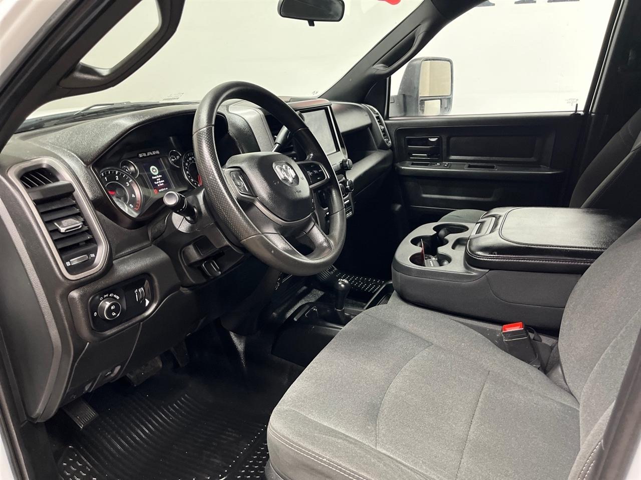 RAM 3500 Tradesman Crew Cab 4WD DRW 2023