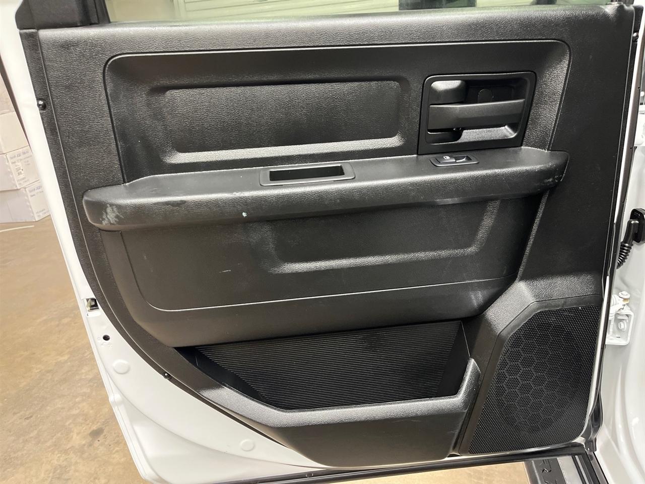 RAM 3500 Tradesman Crew Cab 4WD DRW 2023