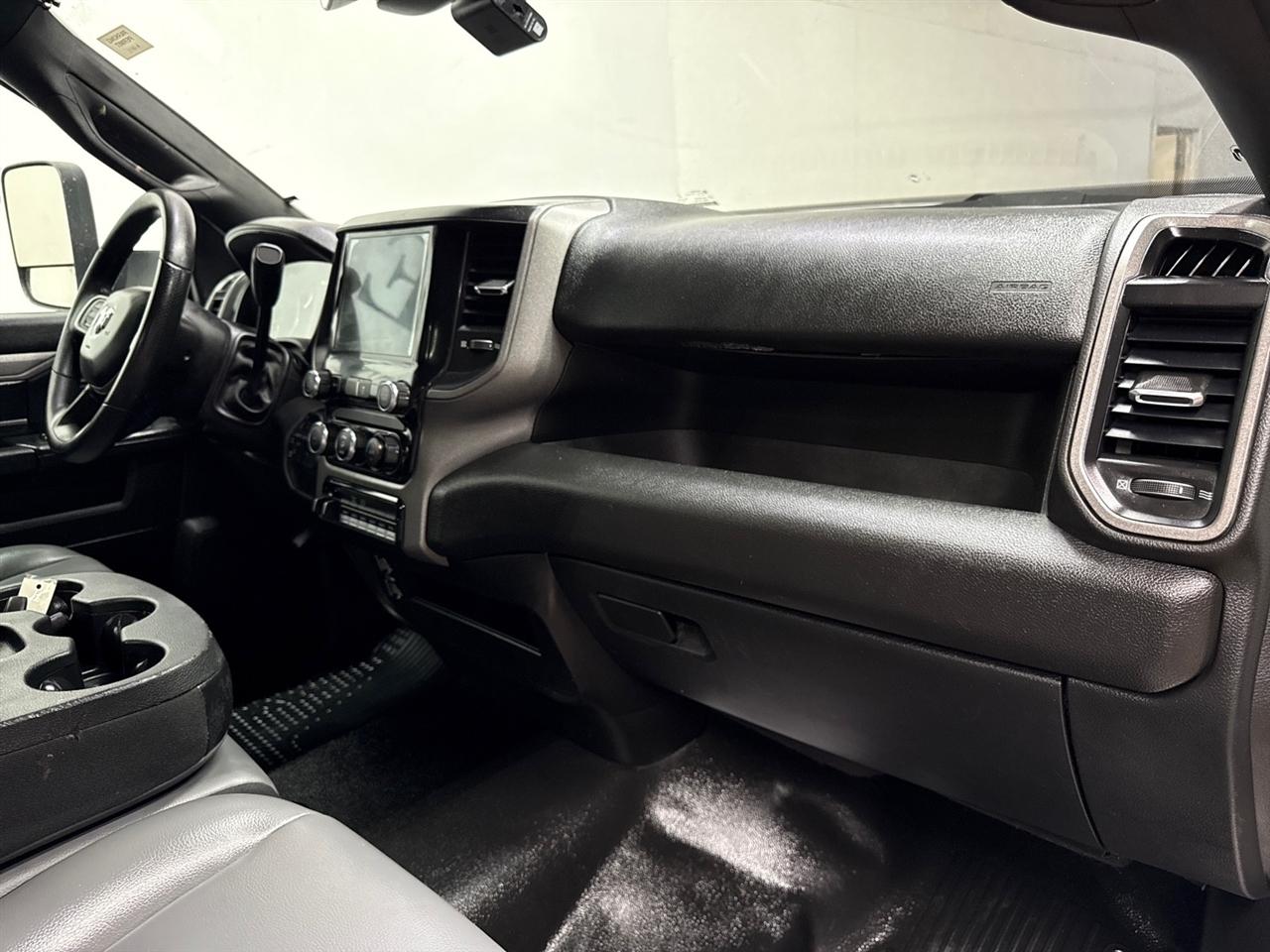 RAM 3500 Regular Cab 4WD DRW 2022
