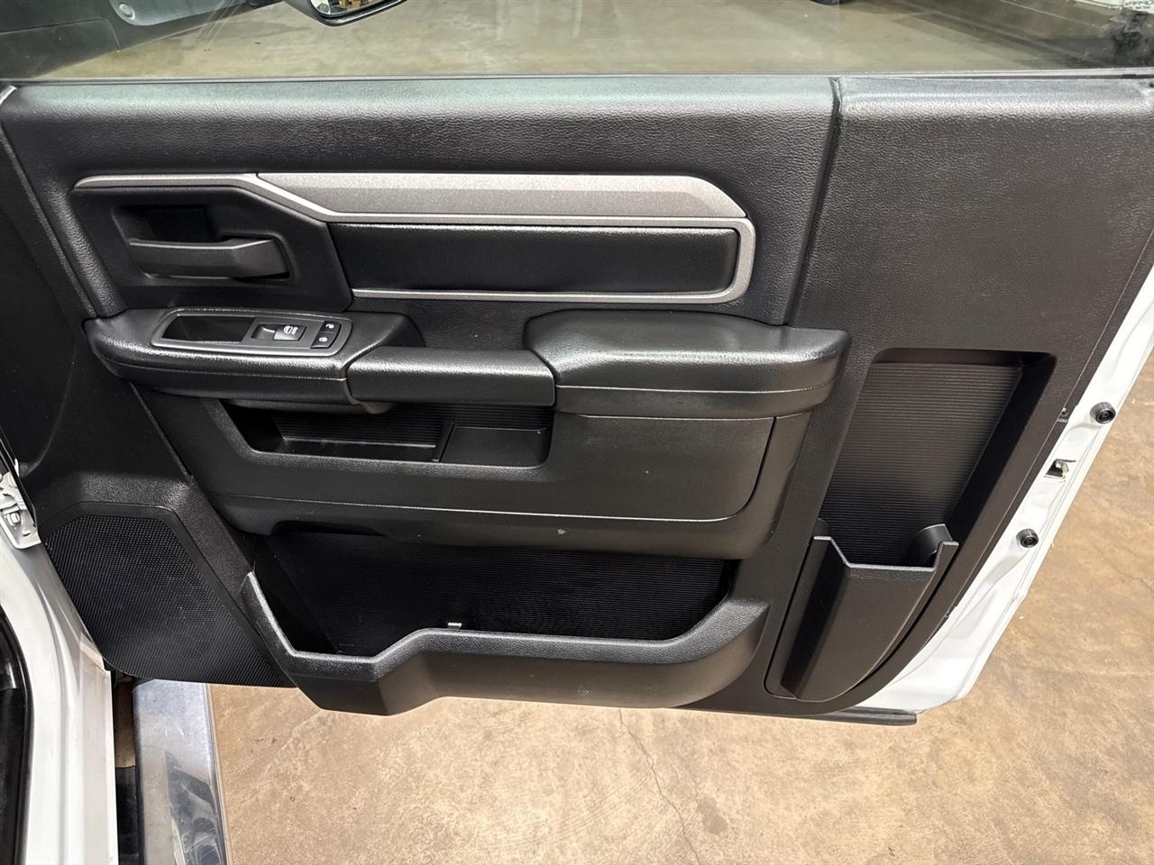 RAM 3500 Regular Cab 4WD DRW 2022