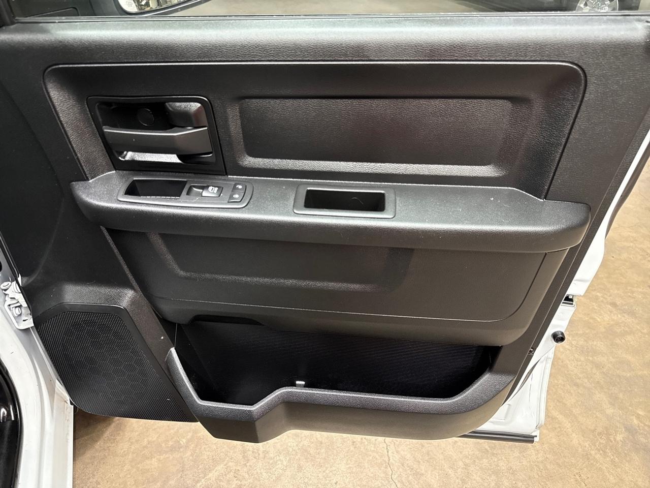 RAM 3500 Tradesman Crew Cab 4WD DRW 2024