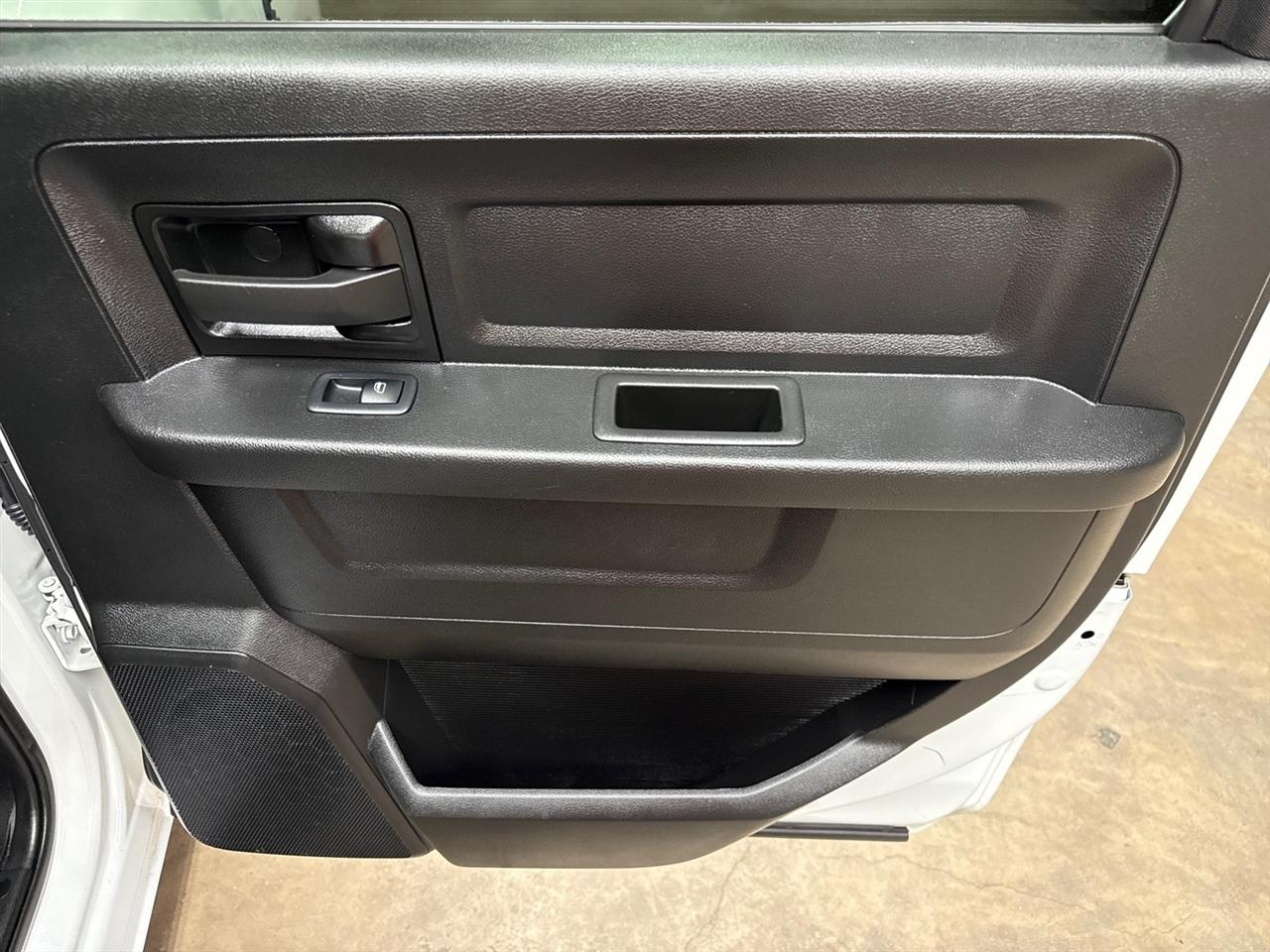RAM 3500 Tradesman Crew Cab 4WD DRW 2024