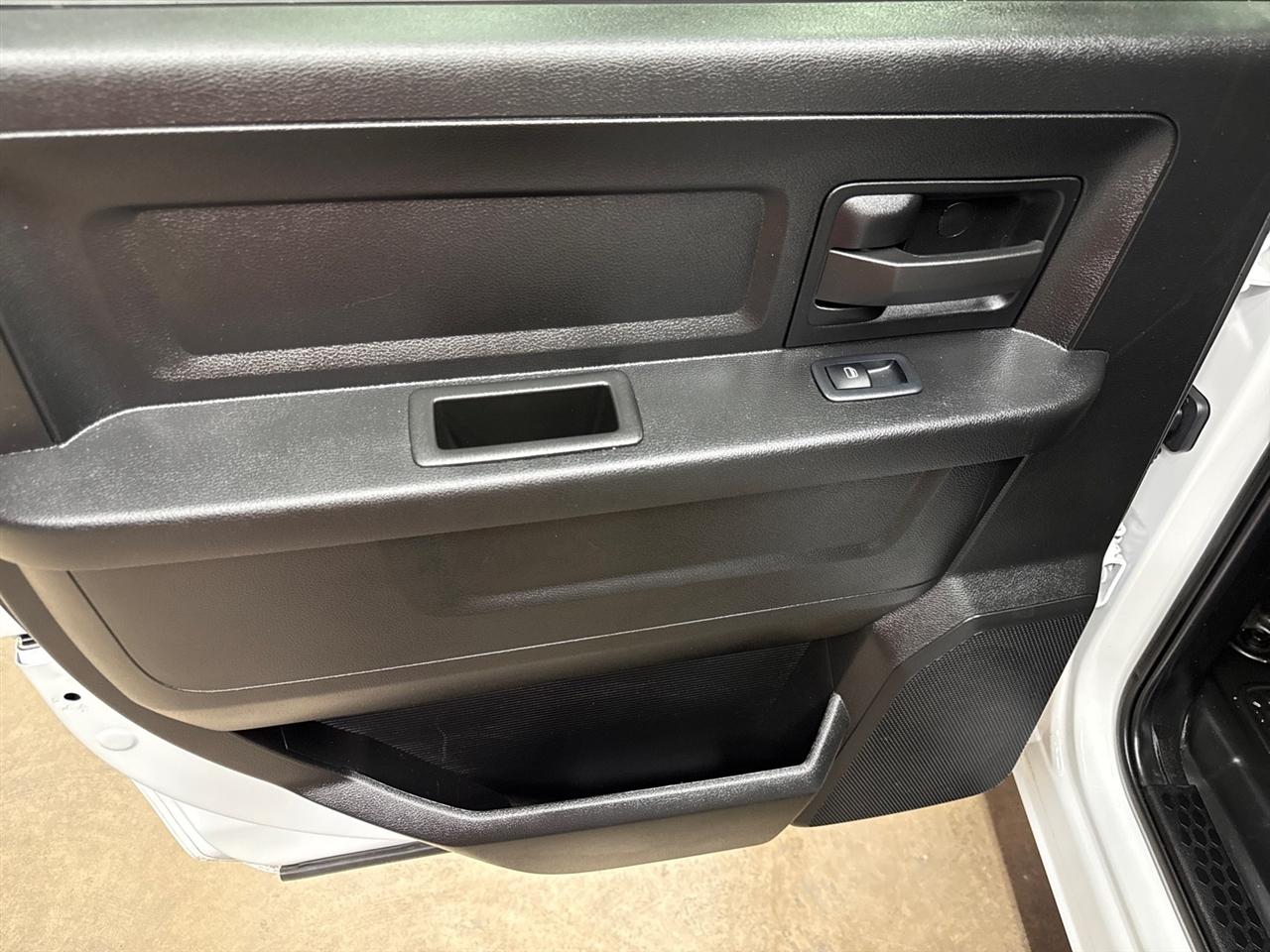 RAM 3500 Tradesman Crew Cab 4WD DRW 2024