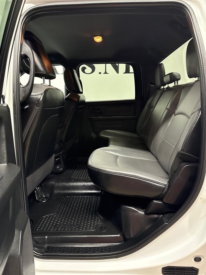 RAM 3500 Tradesman Crew Cab 4WD DRW 2024