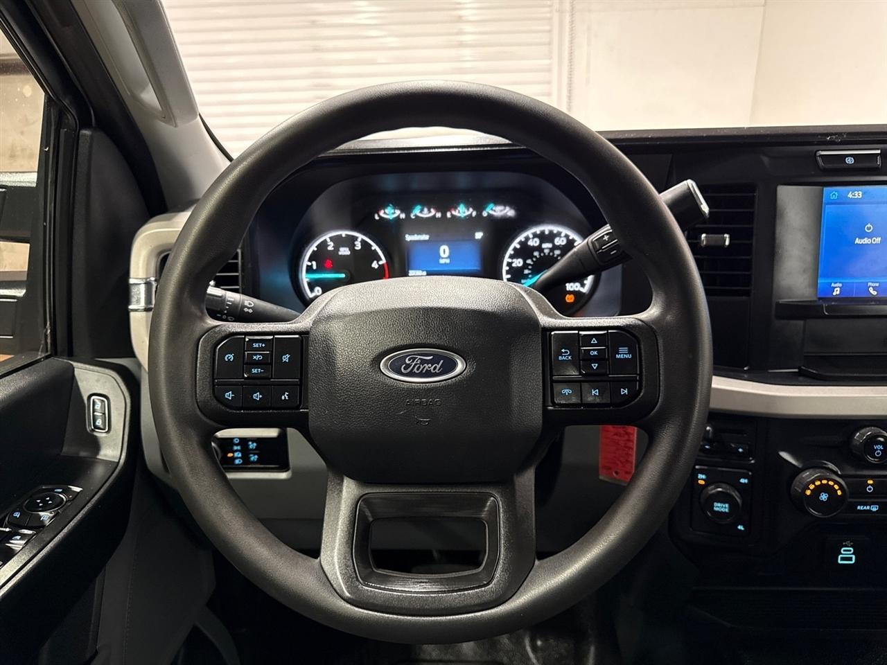 Ford F-350 SD XL Crew Cab Long Bed DRW 4WD 2024