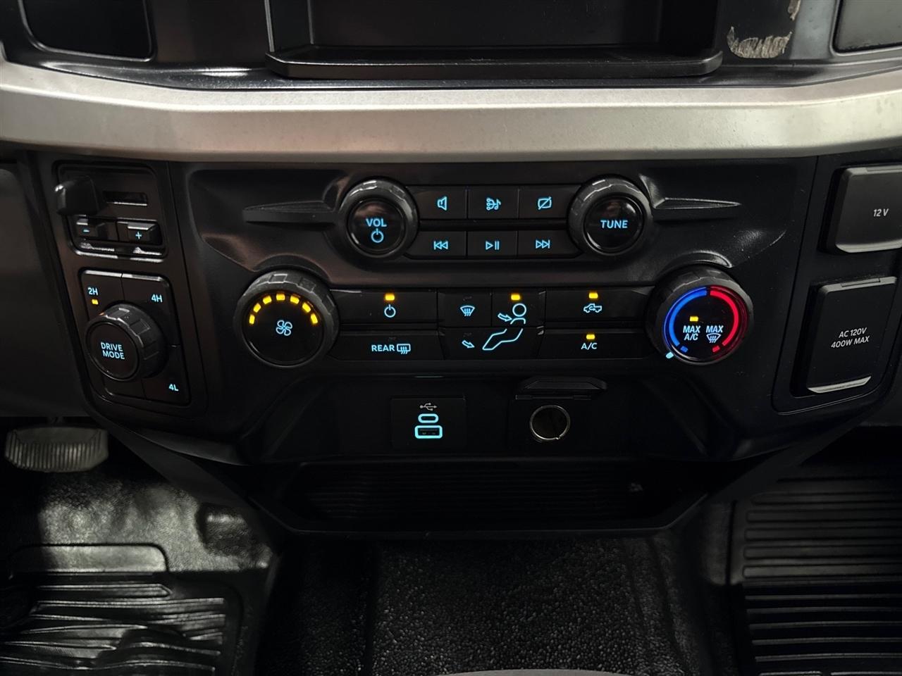 Ford F-350 SD XL Crew Cab Long Bed DRW 4WD 2024