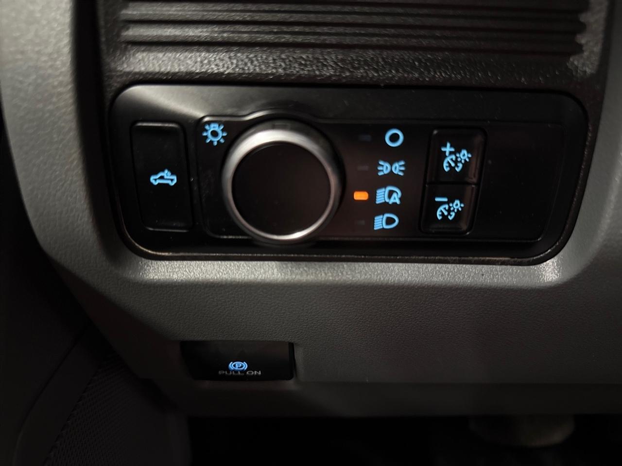 Ford F-350 SD XL Crew Cab Long Bed DRW 4WD 2024