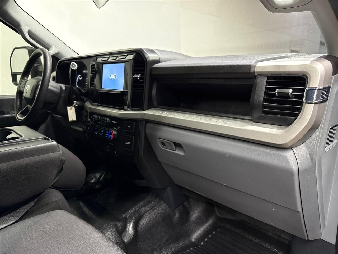 Ford F-350 SD XL Crew Cab Long Bed DRW 4WD 2024