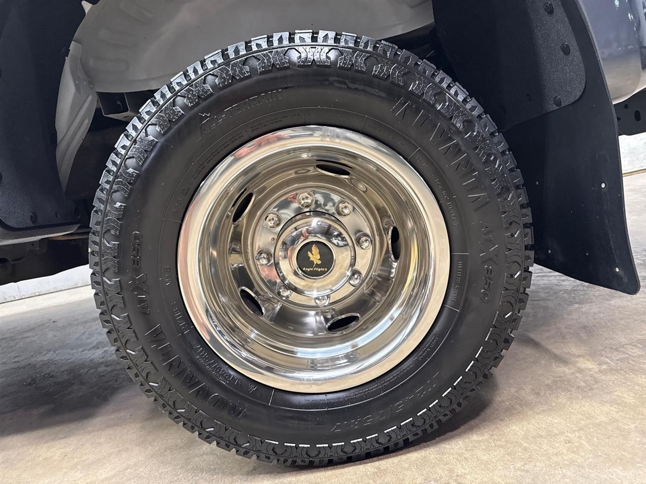 Ford F-350 SD XL Crew Cab Long Bed DRW 4WD 2024