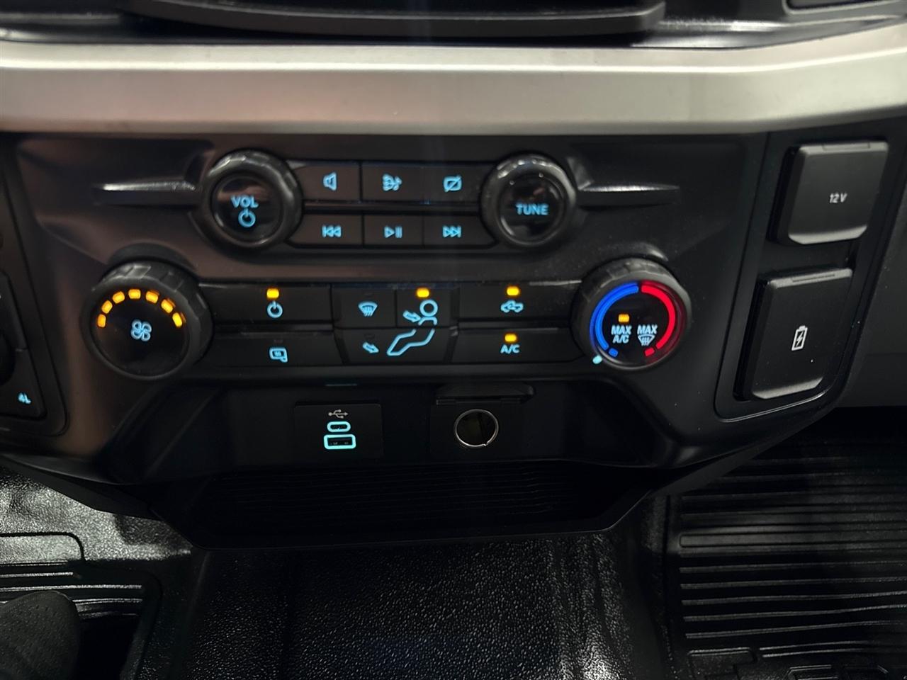 Ford F-350 SD Platinum Crew Cab Long Box 4WD DRW 2024