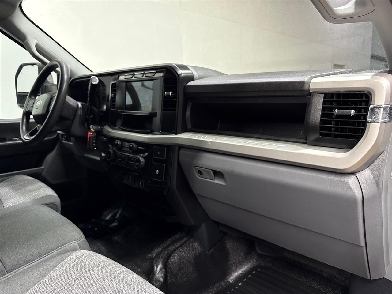 Ford F-350 SD Platinum Crew Cab Long Box 4WD DRW 2024