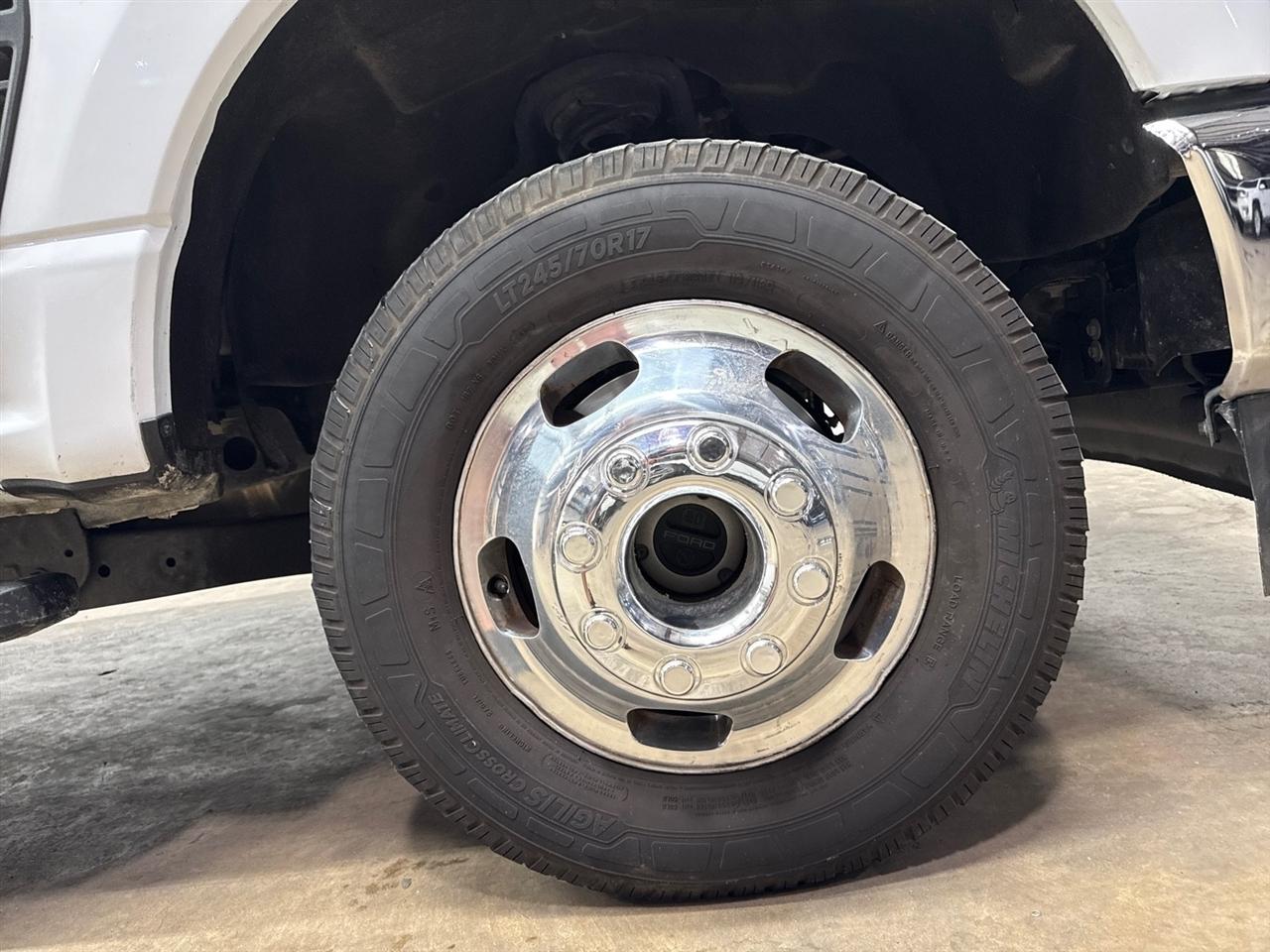 Ford F-350 SD Platinum Crew Cab Long Box 4WD DRW 2024