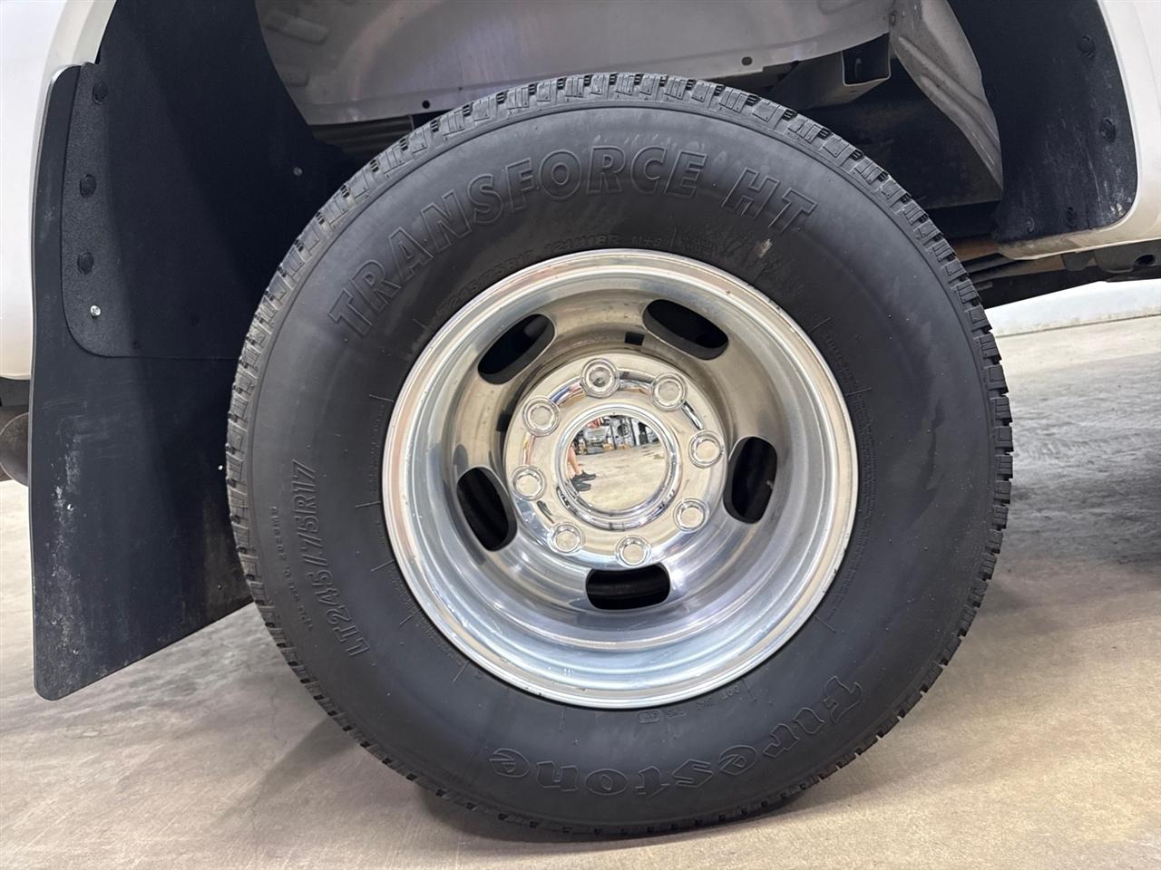 Ford F-350 SD Platinum Crew Cab Long Box 4WD DRW 2024