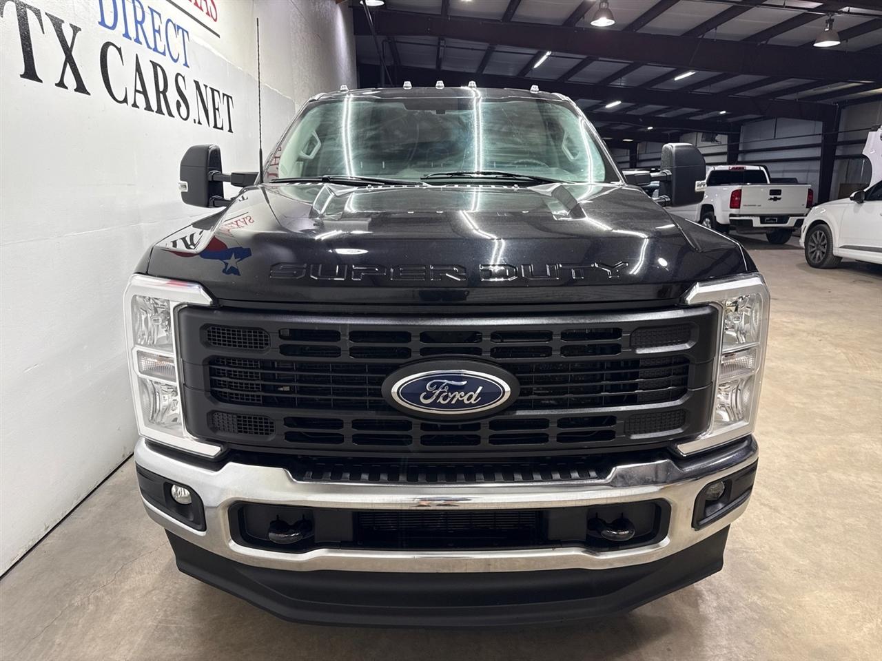 Ford F-350 SD XL Crew Cab Long Bed DRW 4WD 2024