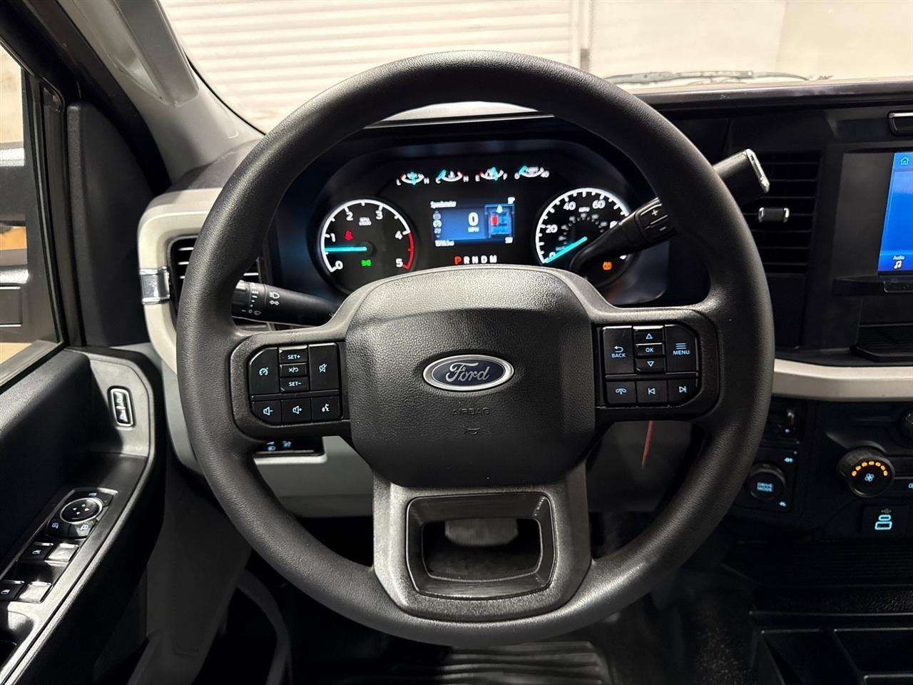Ford F-350 SD XL Crew Cab Long Bed DRW 4WD 2024