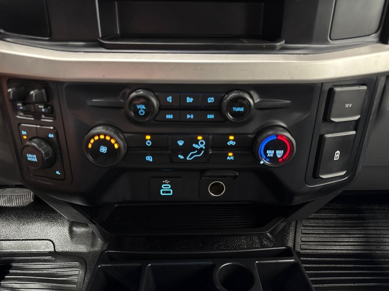 Ford F-350 SD XL Crew Cab Long Bed DRW 4WD 2024