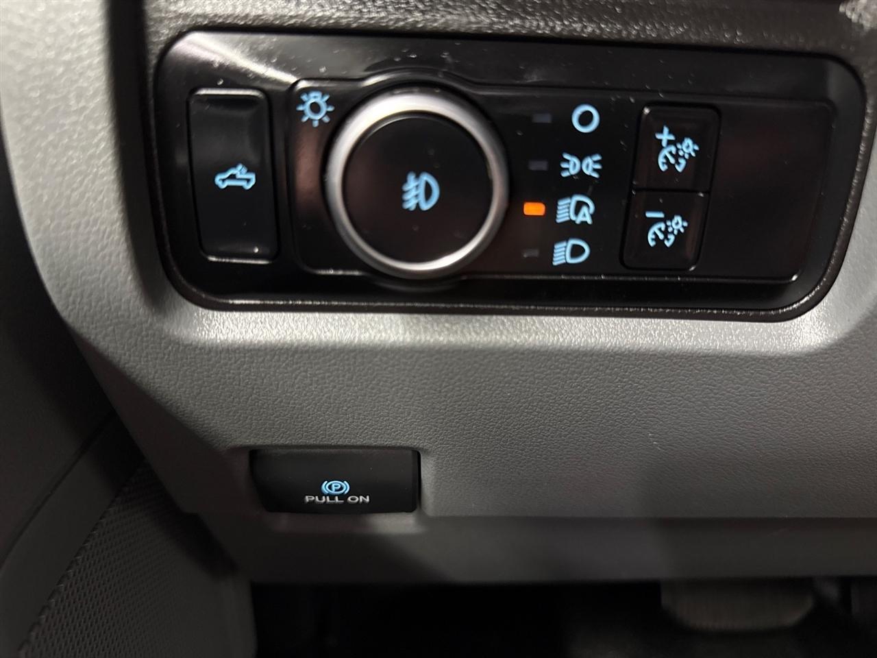 Ford F-350 SD XL Crew Cab Long Bed DRW 4WD 2024