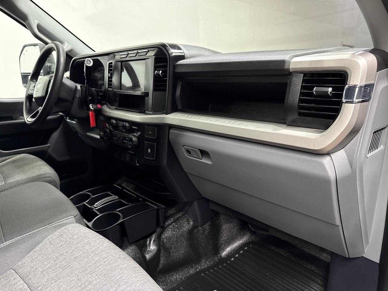 Ford F-350 SD XL Crew Cab Long Bed DRW 4WD 2024