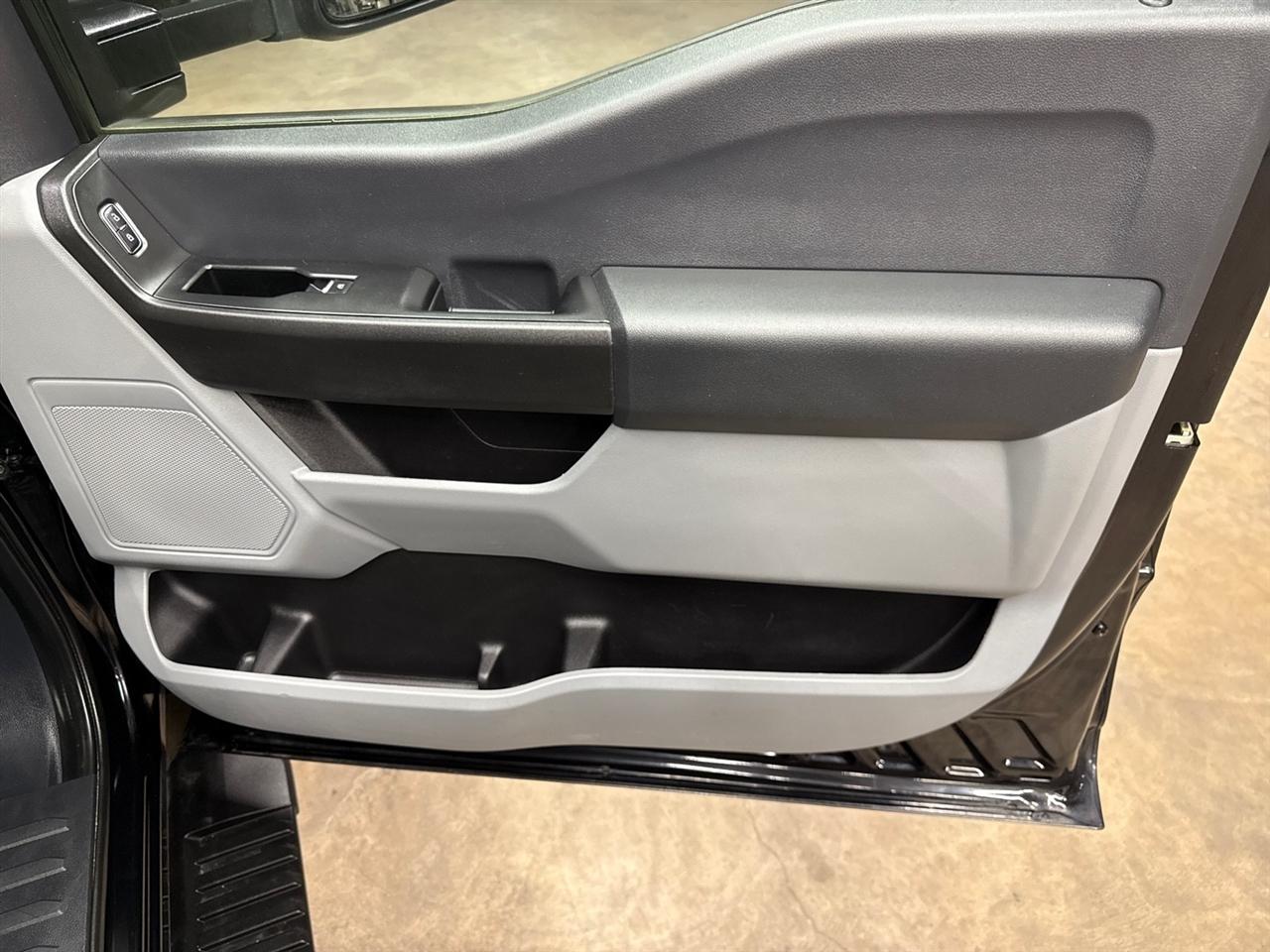 Ford F-350 SD XL Crew Cab Long Bed DRW 4WD 2024
