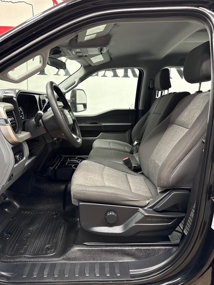 Ford F-350 SD XL Crew Cab Long Bed DRW 4WD 2024