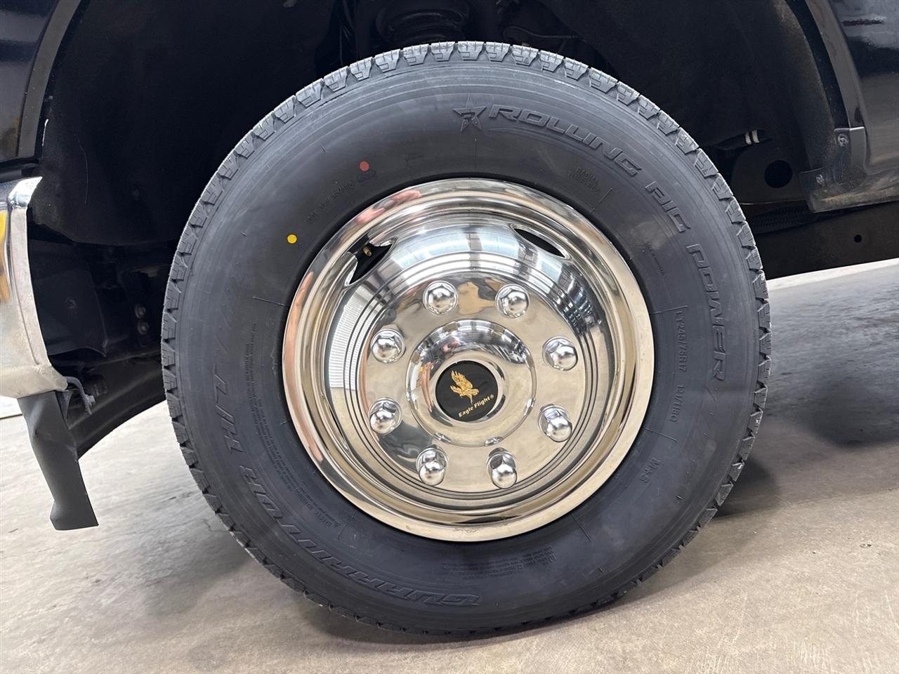Ford F-350 SD XL Crew Cab Long Bed DRW 4WD 2024
