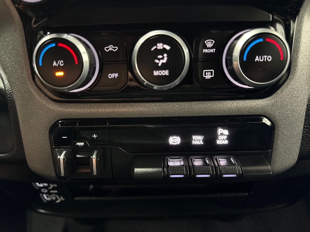 RAM 2500 Tradesman Crew Cab LWB 4WD 2024